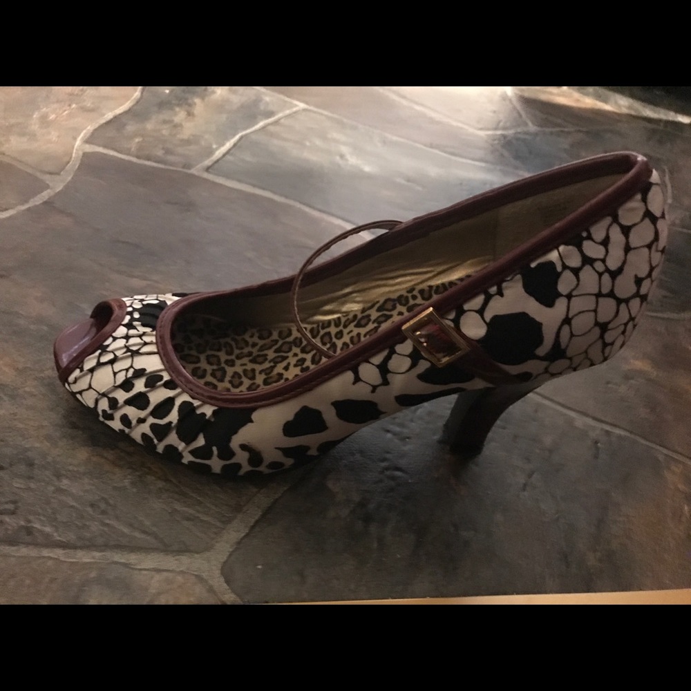 Madden girl White,Black,Brick Red Heels size 6 NEW